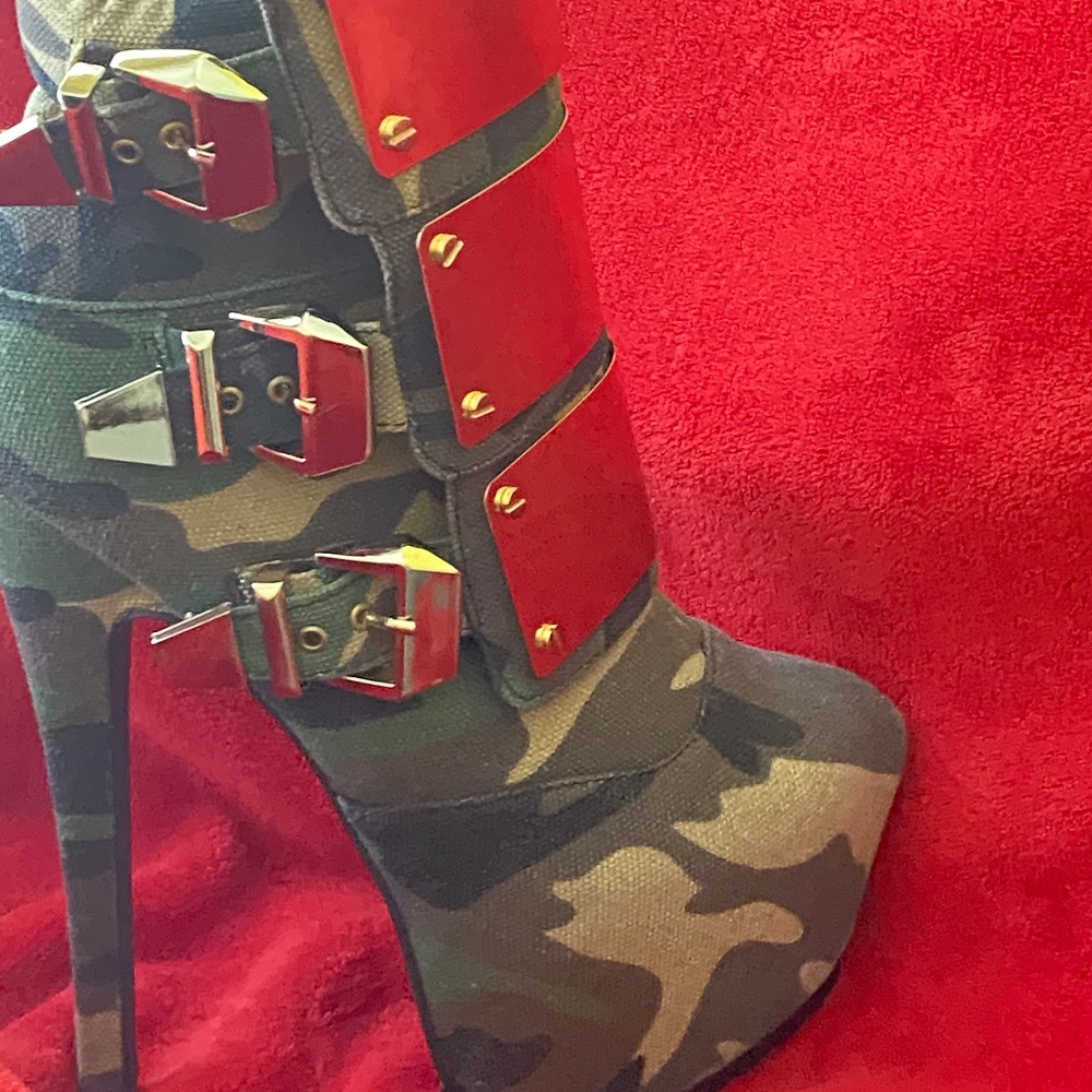 Privileged Dragonar Army Platform Bootie varied sizes - Picture 6 of 9
